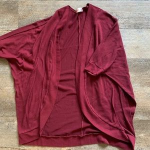 Maroon short sleeved cardigan